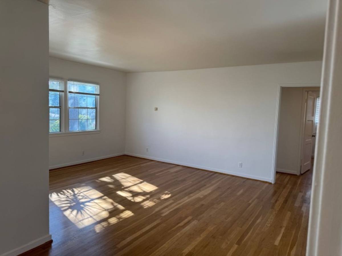 Apartment for rent at 2511 Foothill Blvd, La Crescenta, CA 91214