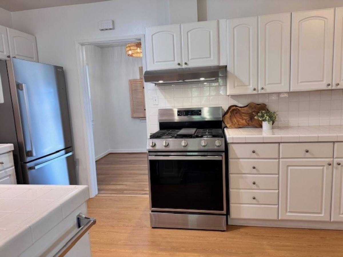 Apartment for rent at 2511 Foothill Blvd, La Crescenta, CA 91214