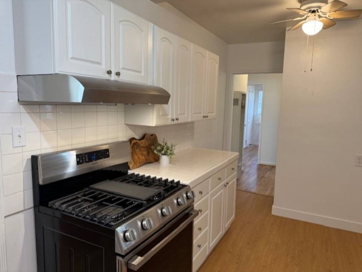 Apartment for rent at 2511 Foothill Blvd, La Crescenta, CA 91214