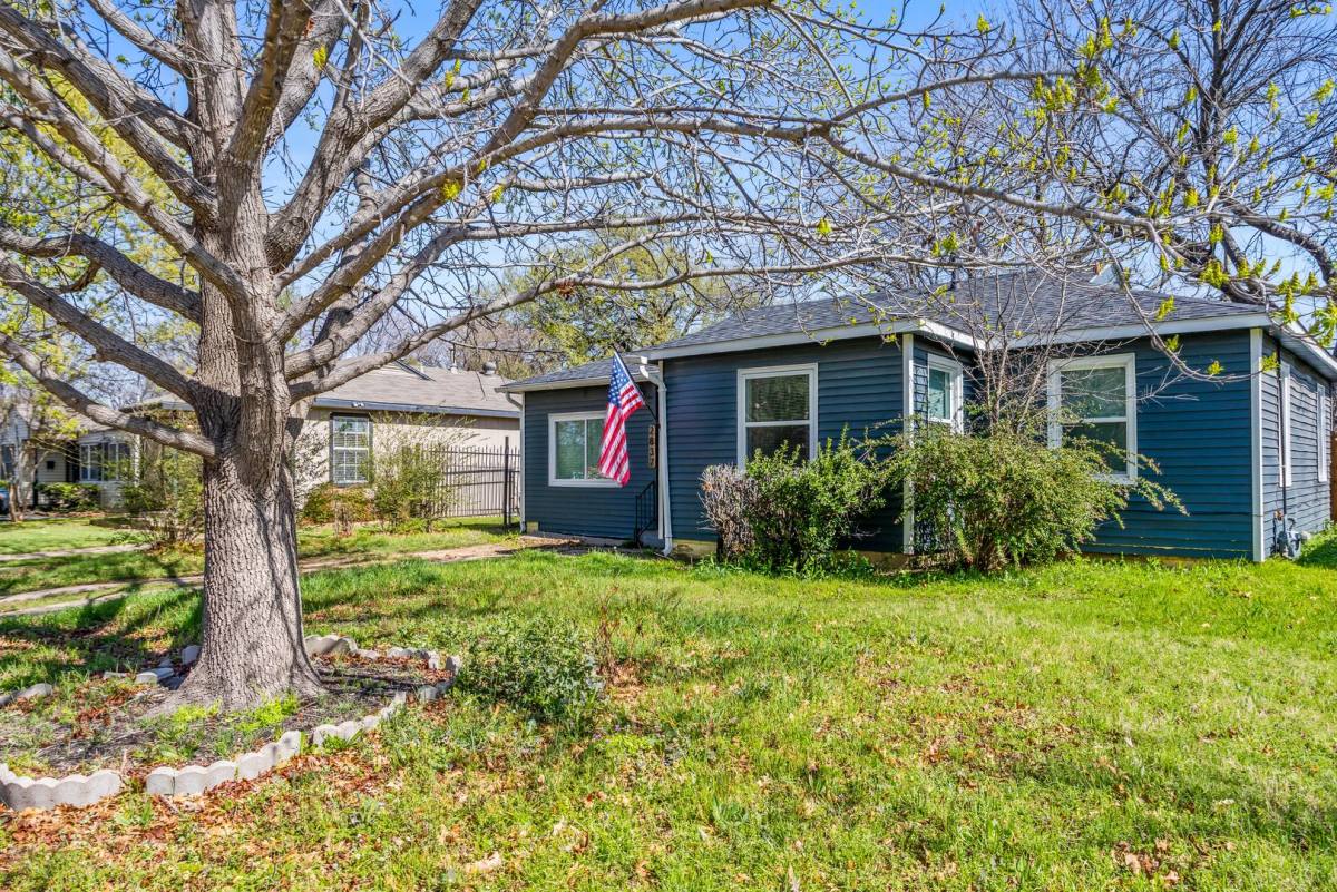House for rent at 2837 S Hills Ave, Fort Worth, TX 76109
