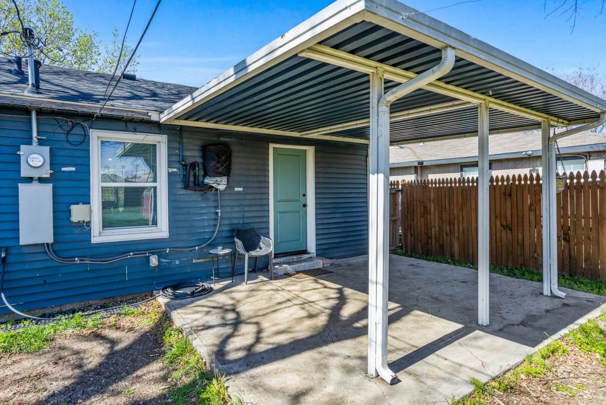 House for rent at 2837 S Hills Ave, Fort Worth, TX 76109