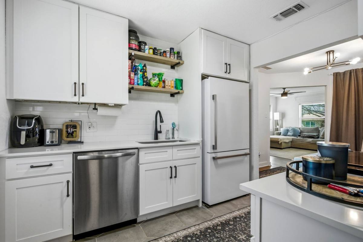 House for rent at 2837 S Hills Ave, Fort Worth, TX 76109