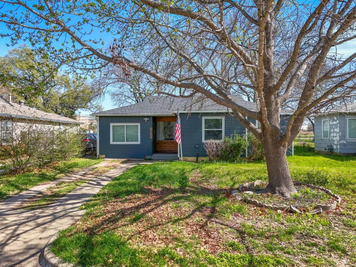 House for rent at 2837 S Hills Ave, Fort Worth, TX 76109
