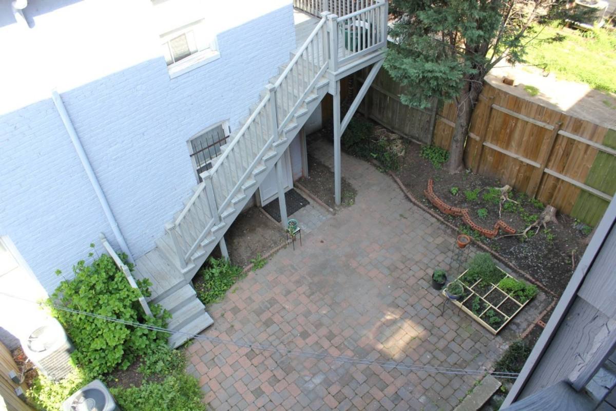 Apartment for rent at 12 E Main St, Richmond, VA 23219