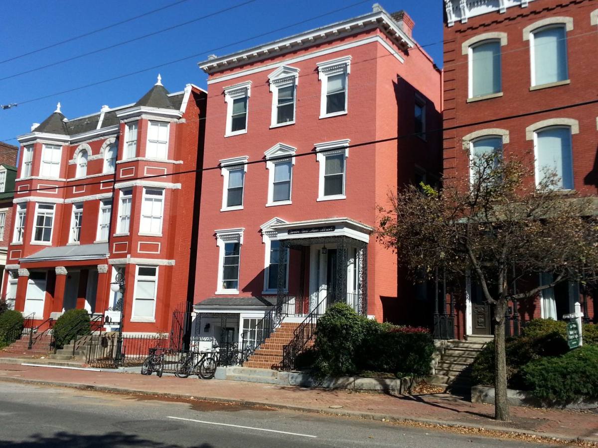 Apartment for rent at 12 E Main St, Richmond, VA 23219