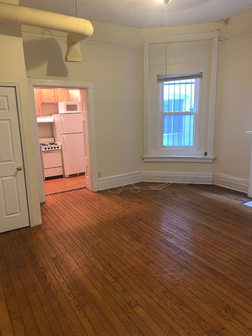 Apartment for rent at 12 E Main St, Richmond, VA 23219