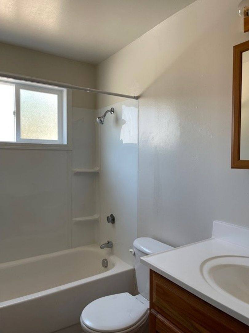 Apartment for rent at 1143 6th St NW, Salem, OR 97304