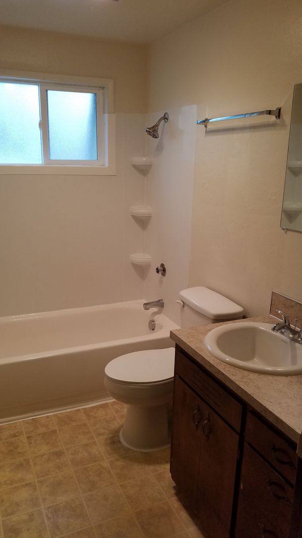 Apartment for rent at 1143 6th St NW, Salem, OR 97304
