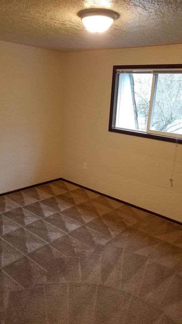Apartment for rent at 1143 6th St NW, Salem, OR 97304
