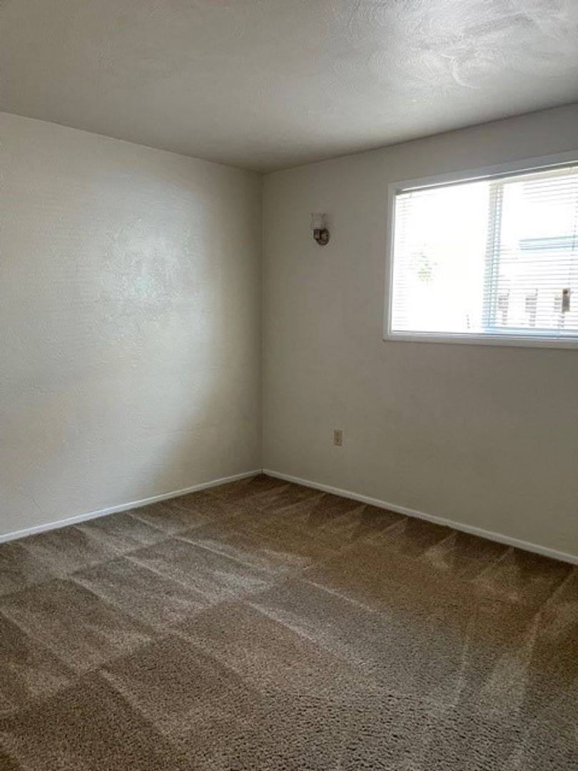 Apartment for rent at 1143 6th St NW, Salem, OR 97304