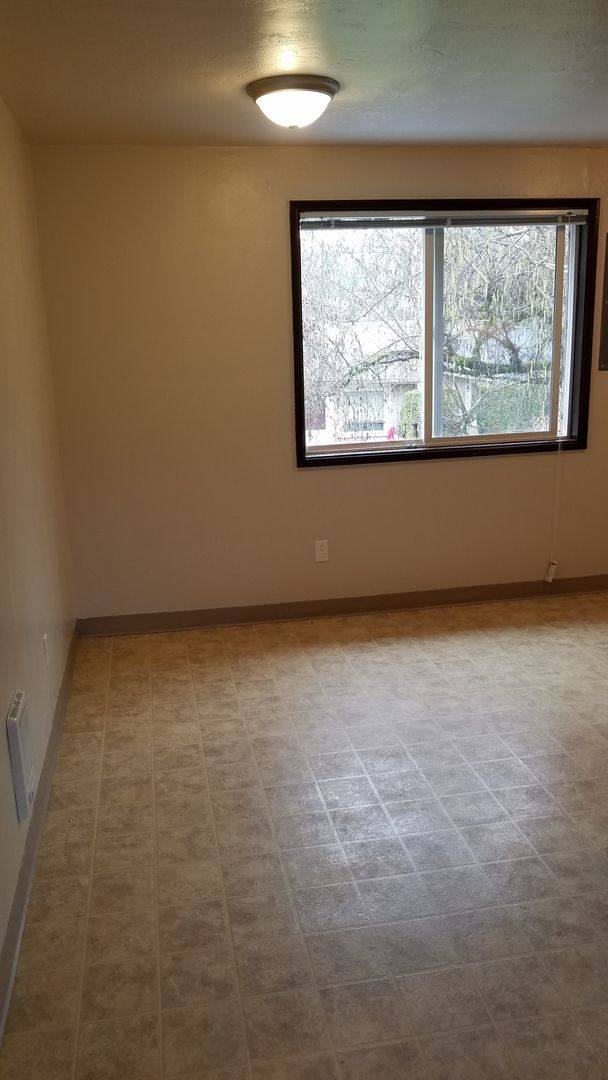 Apartment for rent at 1143 6th St NW, Salem, OR 97304