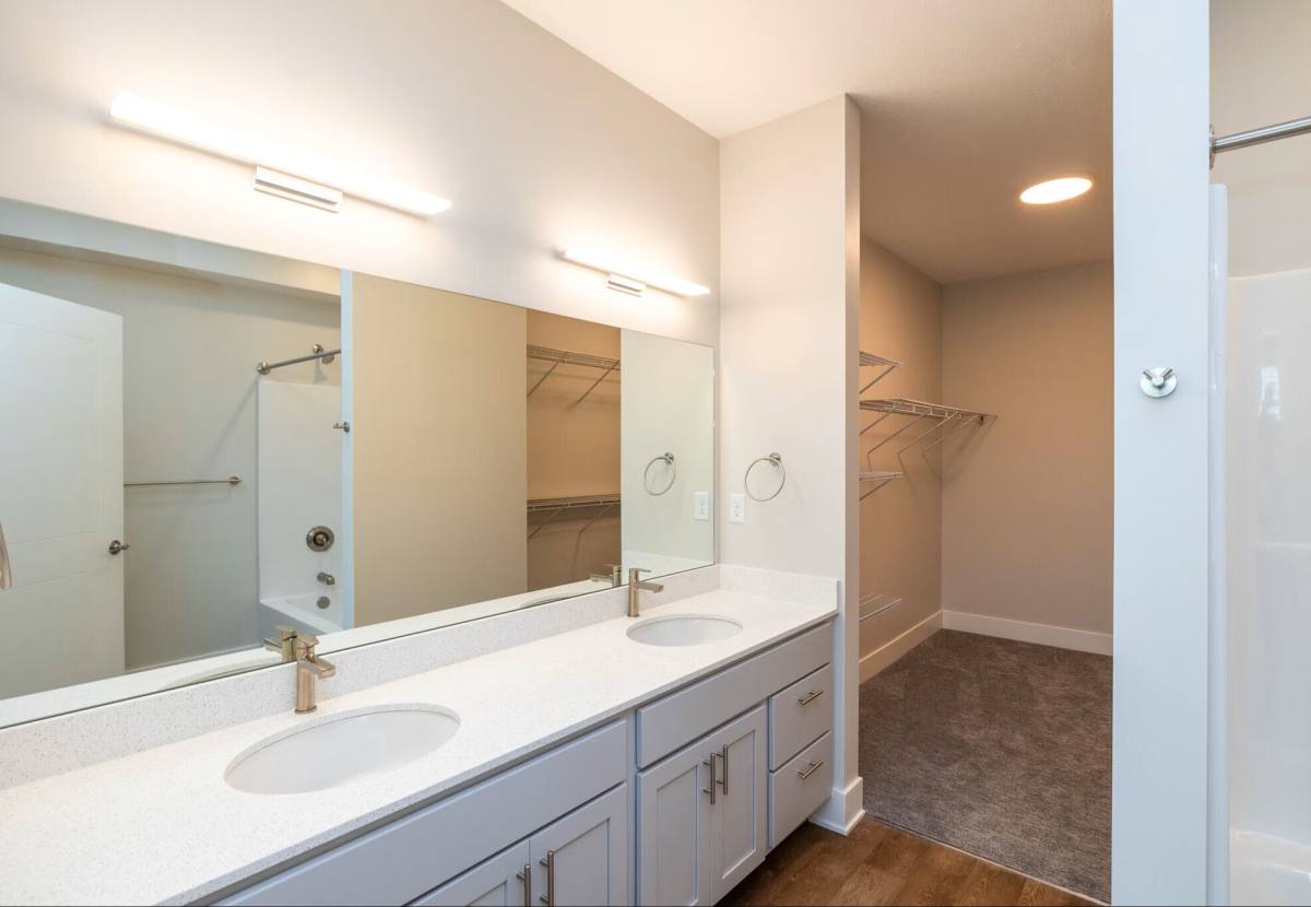 Apartment for rent at 18217 Cary St, Omaha, NE 68136