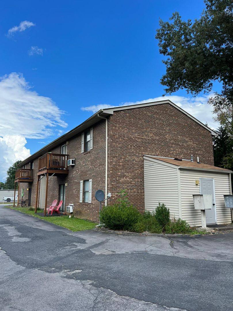 Apartment for rent at 499 N Hawkins St, Rogersville, TN 37857