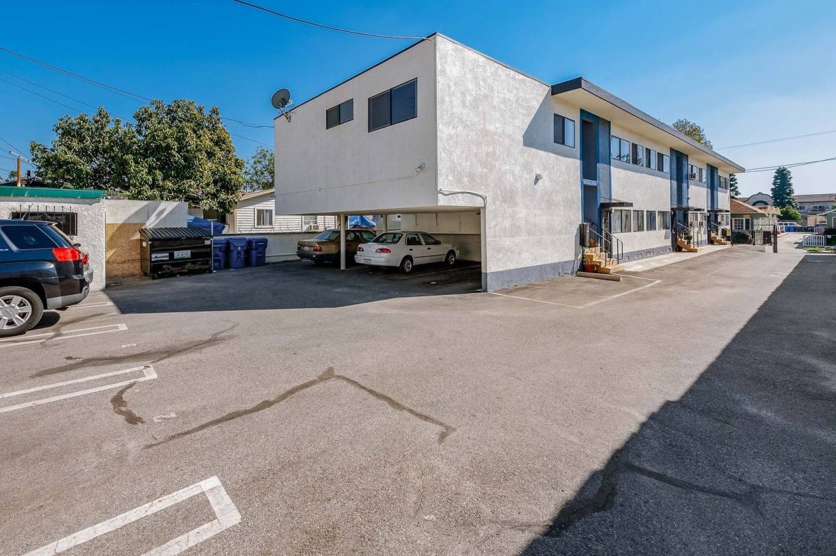 Apartment for rent at 4127-4135 Monroe St, Los Angeles, CA 90029