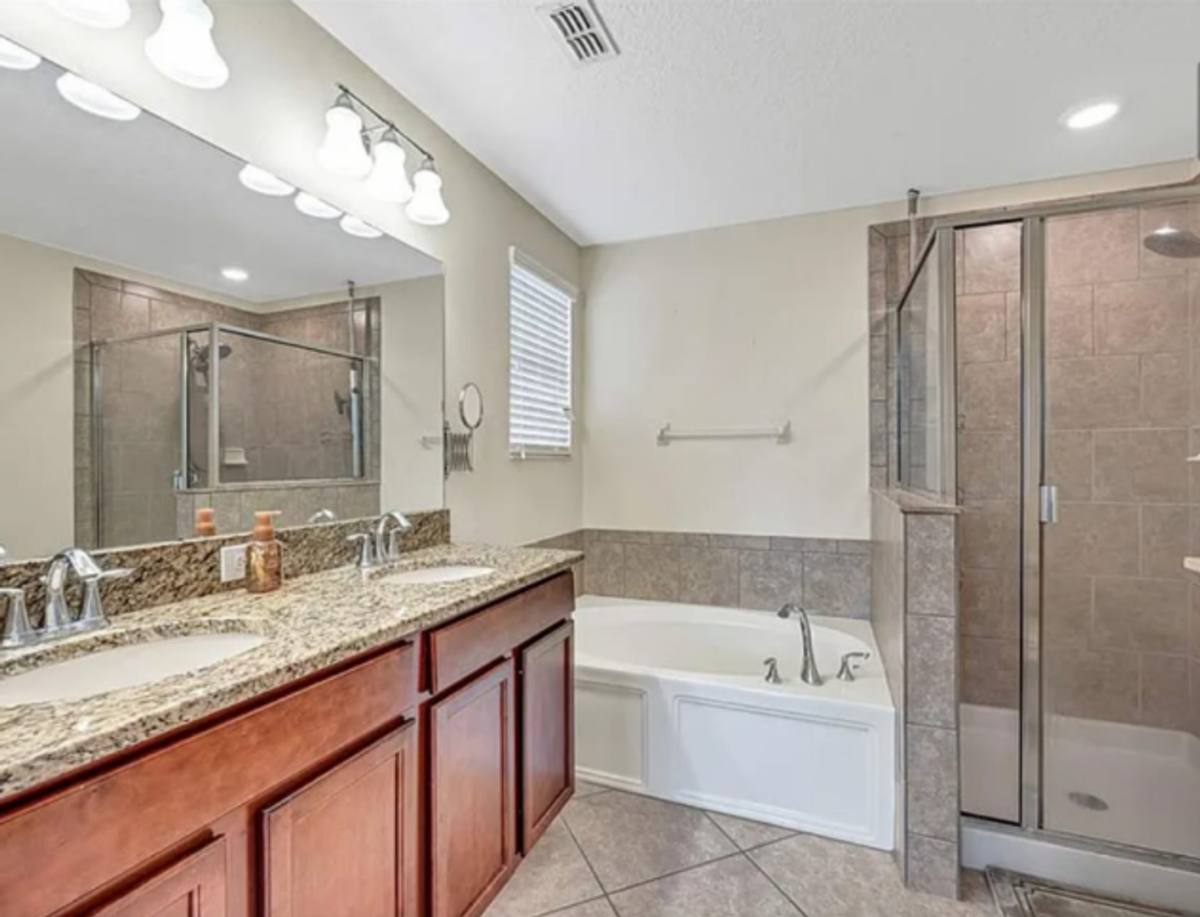 House for rent at 1966 Hawks View Dr, Ruskin, FL 33570