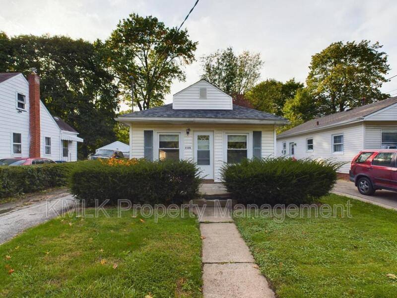House for rent at 1128 Cordova Ave, Akron, OH 44320