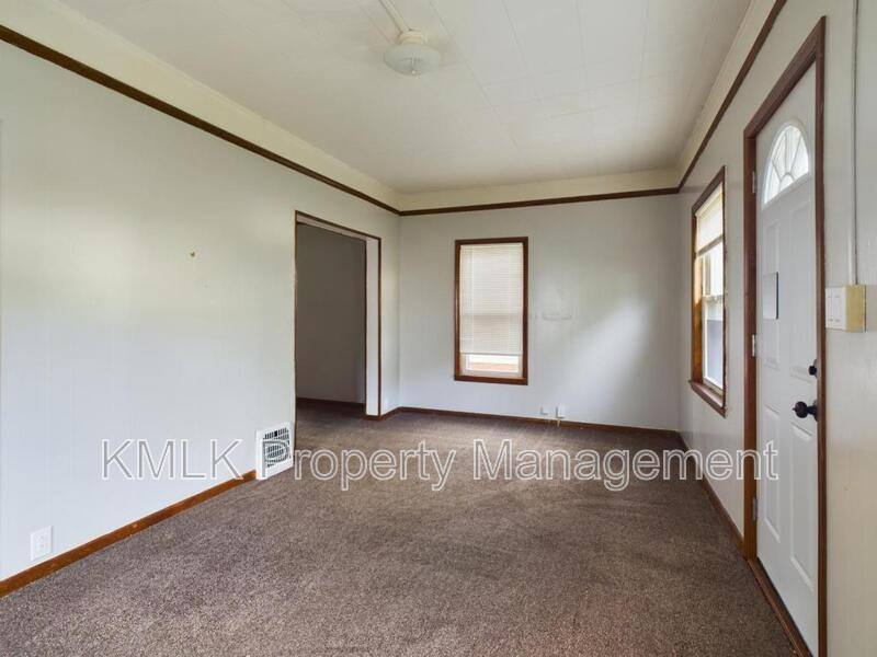House for rent at 1128 Cordova Ave, Akron, OH 44320