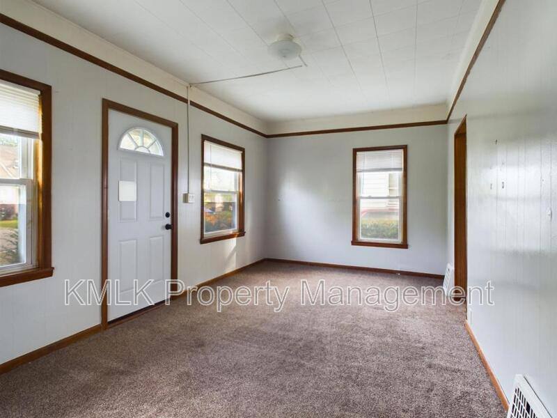 House for rent at 1128 Cordova Ave, Akron, OH 44320