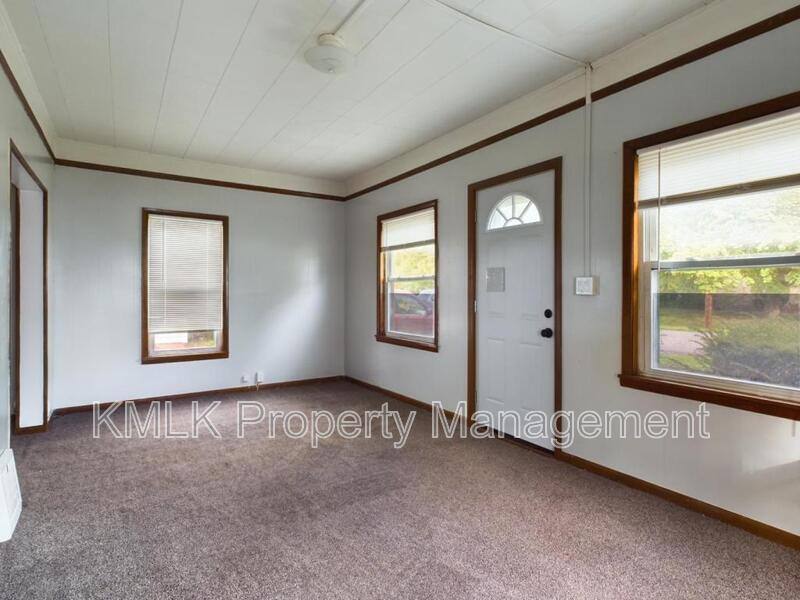 House for rent at 1128 Cordova Ave, Akron, OH 44320