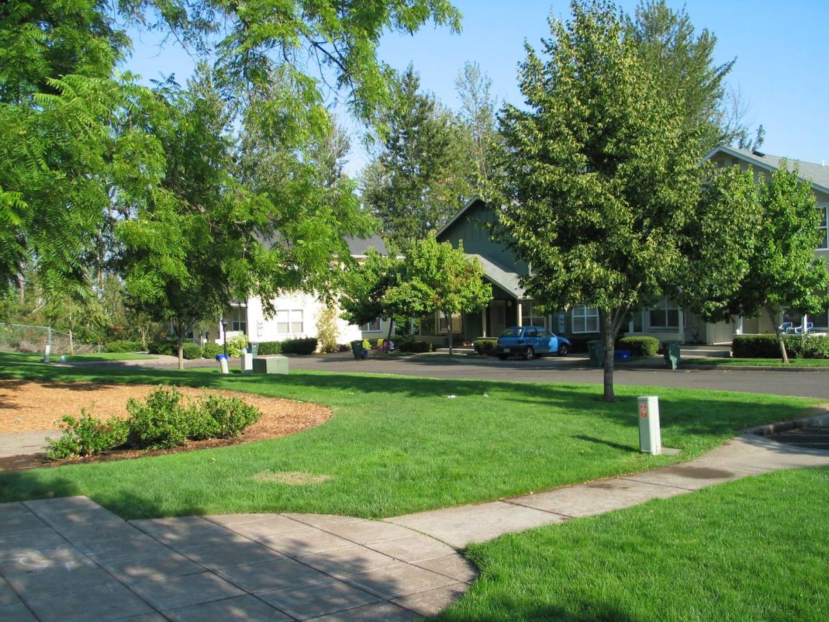 Townhouse for rent at 925 Hatton Ave, Eugene, OR 97404