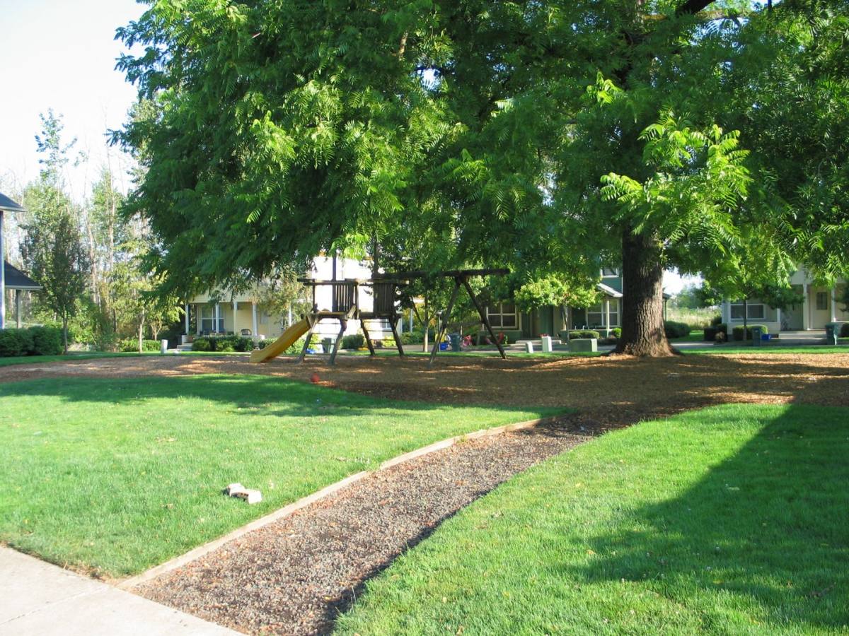 Townhouse for rent at 925 Hatton Ave, Eugene, OR 97404