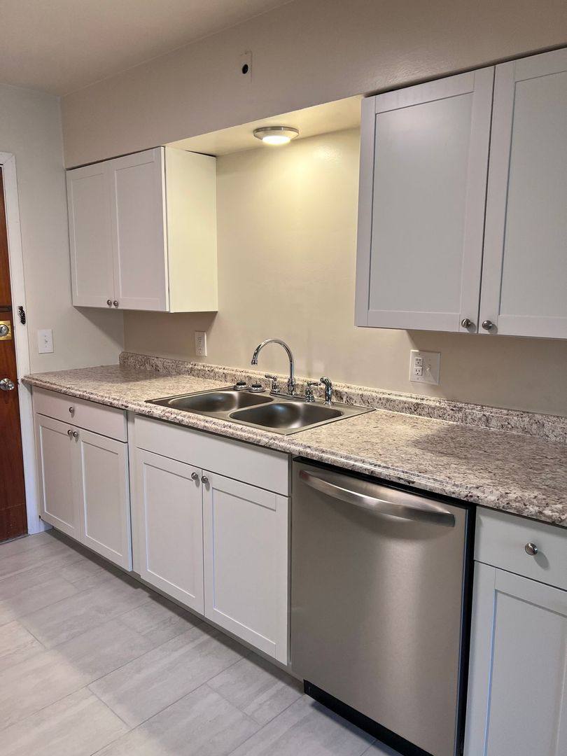 Apartment for rent at 2860 Observatory Ave, Cincinnati, OH 45208