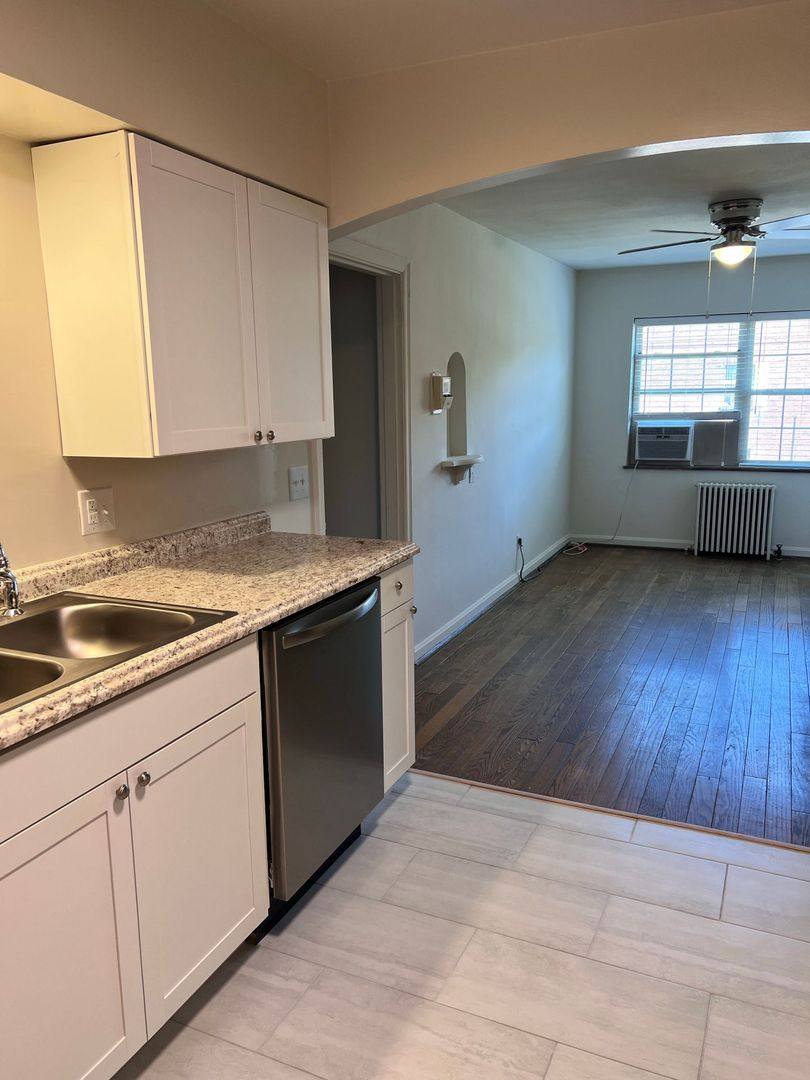 Apartment for rent at 2860 Observatory Ave, Cincinnati, OH 45208