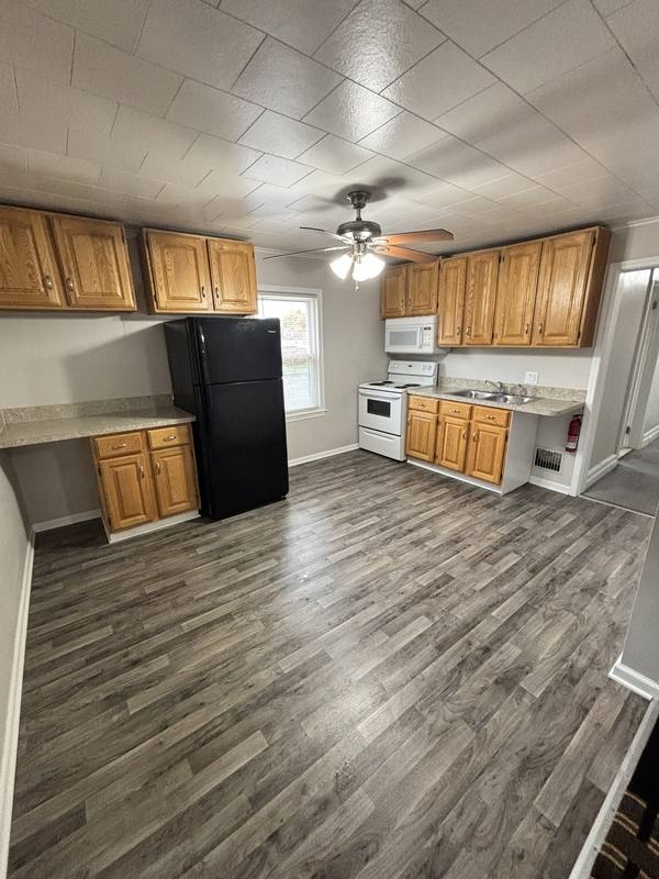 Apartment for rent at 82 Poplar St #2, Wyandotte, MI 48192