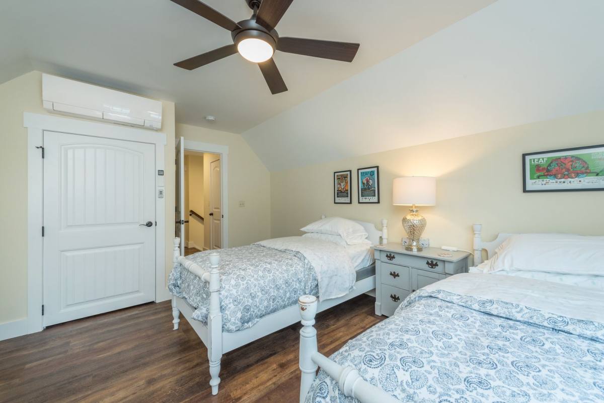 House for rent at 66 Terry Estate Dr, Black Mountain, NC 28711