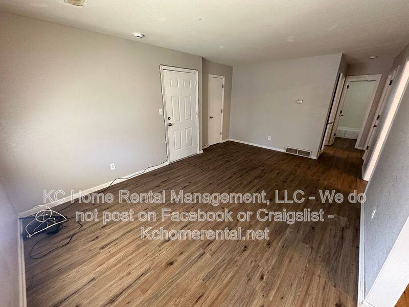 Apartment for rent at 13428 Spring St, Grandview, MO 64030