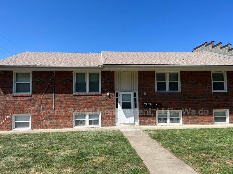 Apartment for rent at 13428 Spring St, Grandview, MO 64030
