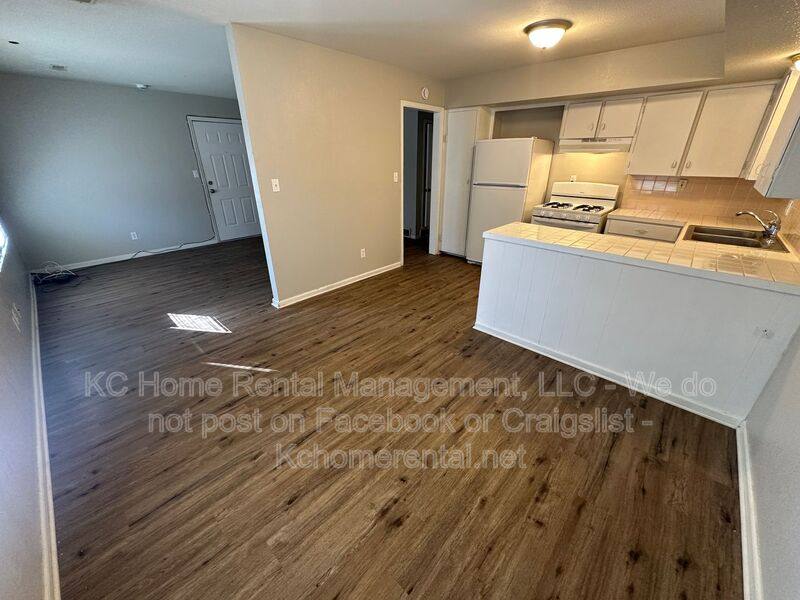 Apartment for rent at 13428 Spring St, Grandview, MO 64030