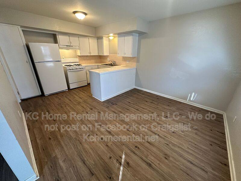 Apartment for rent at 13428 Spring St, Grandview, MO 64030