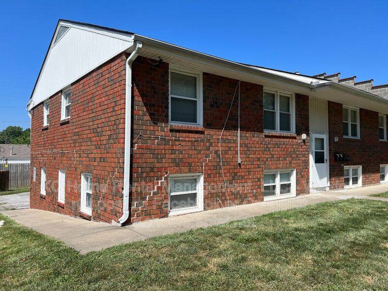 Apartment for rent at 13428 Spring St, Grandview, MO 64030