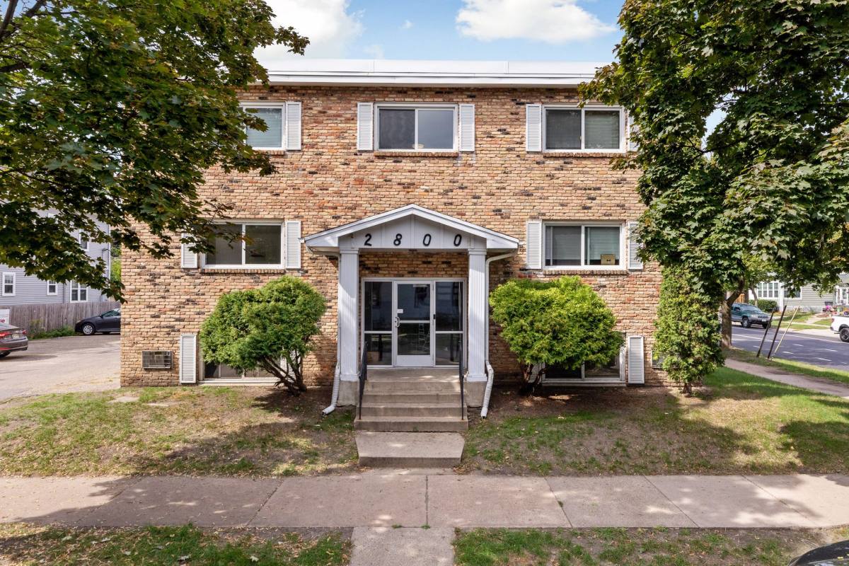Apartment for rent at 2800 Colfax Ave S, Minneapolis, MN 55408