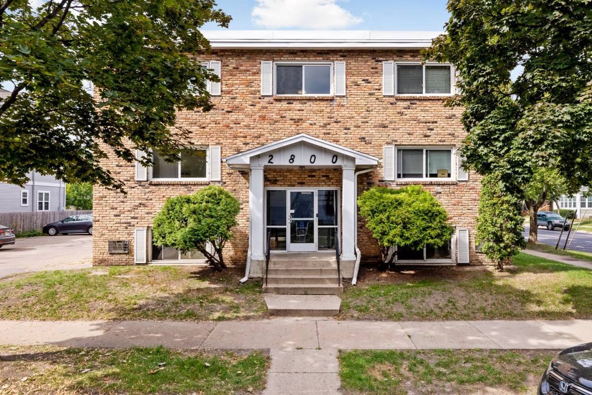 Apartment for rent at 2800 Colfax Ave S, Minneapolis, MN 55408