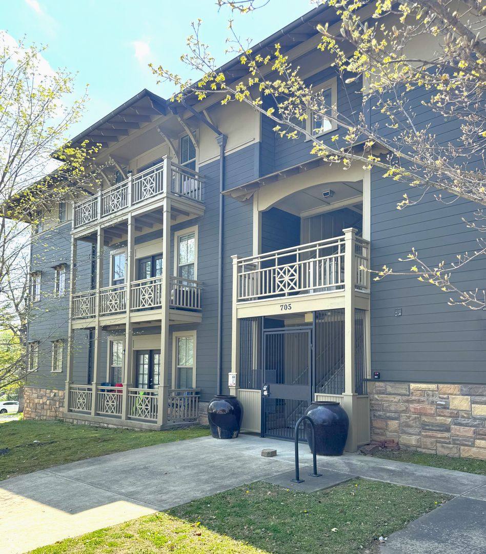 Apartment for rent at 705 W Douglas, Fayetteville, AR 72701