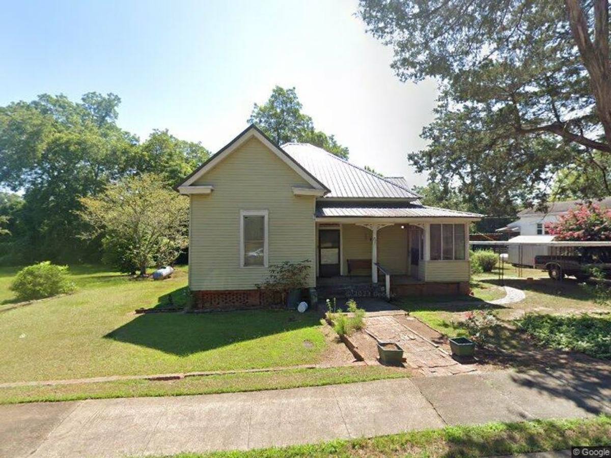 House for rent at 87 College Ave, Talbotton, GA 31827