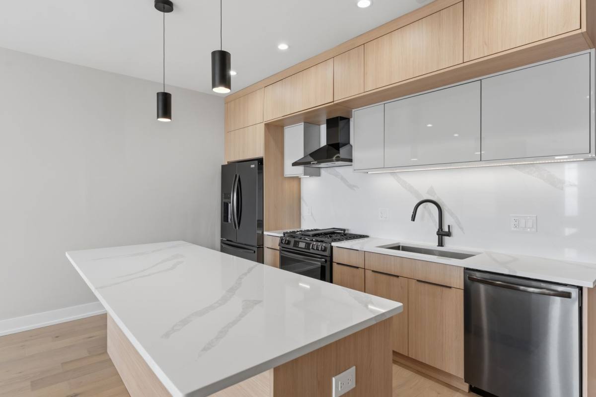 Apartment for rent at 7516 - 18 N Eastlake Terrace, Chicago, IL 60626