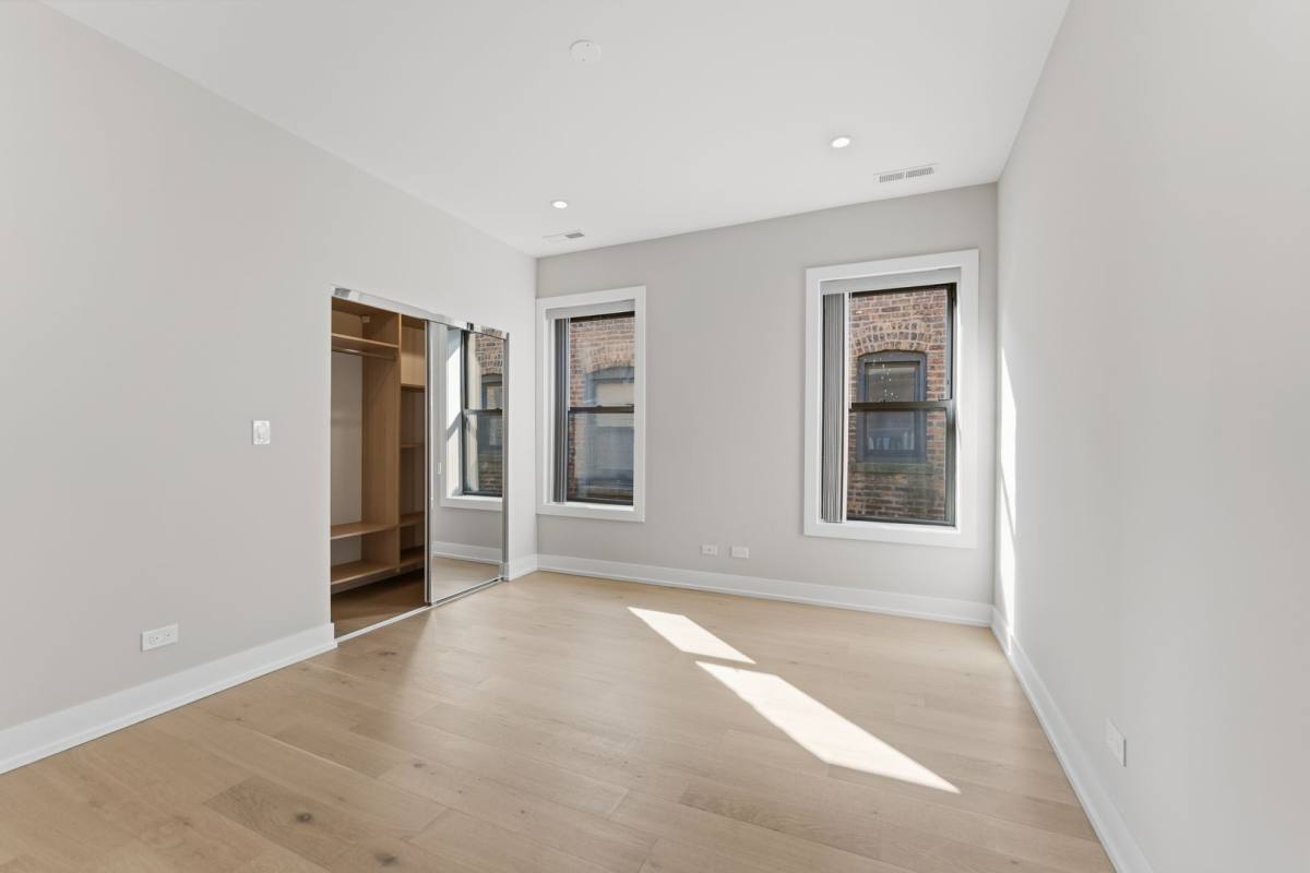Apartment for rent at 7516 - 18 N Eastlake Terrace, Chicago, IL 60626