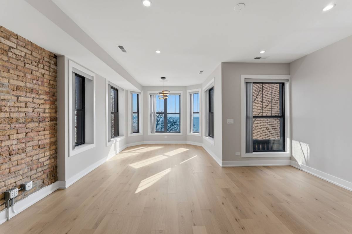 Apartment for rent at 7516 - 18 N Eastlake Terrace, Chicago, IL 60626
