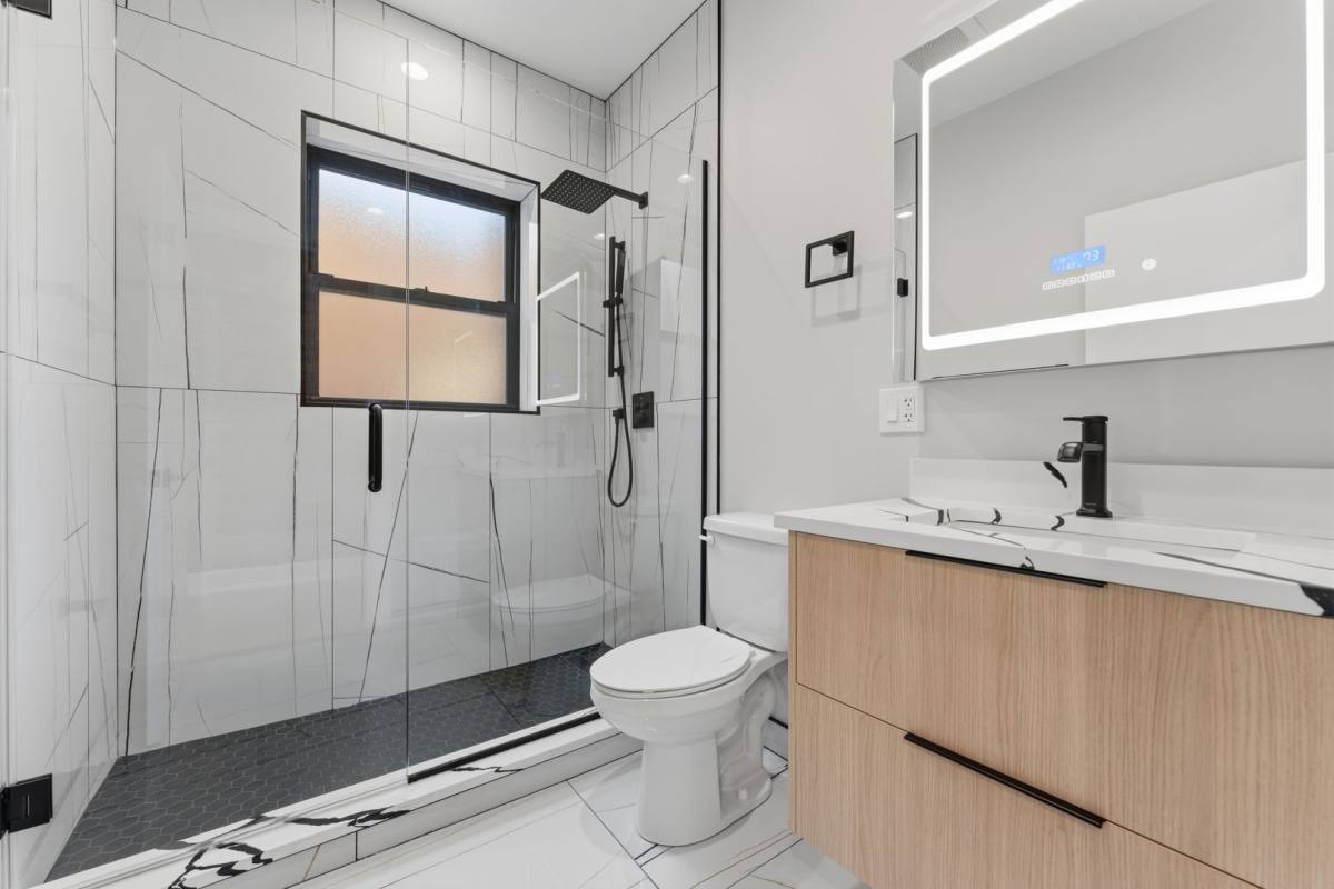 Apartment for rent at 7516 - 18 N Eastlake Terrace, Chicago, IL 60626
