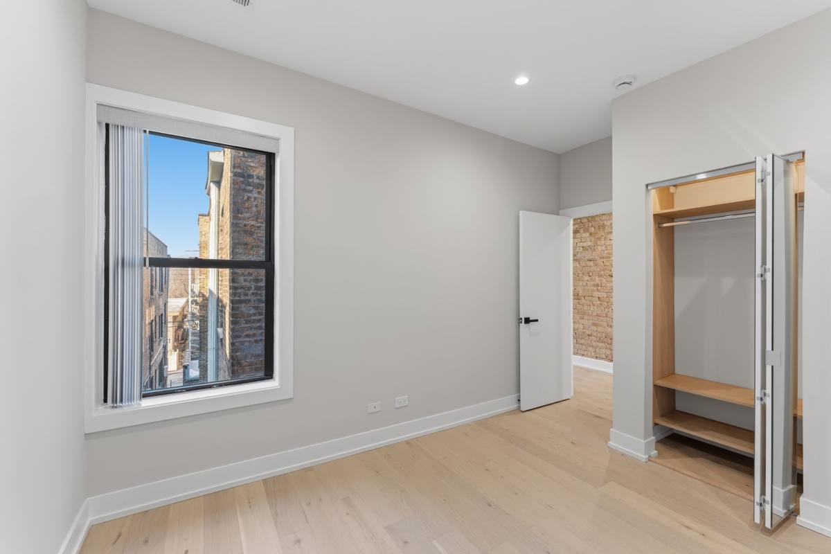 Apartment for rent at 7516 - 18 N Eastlake Terrace, Chicago, IL 60626