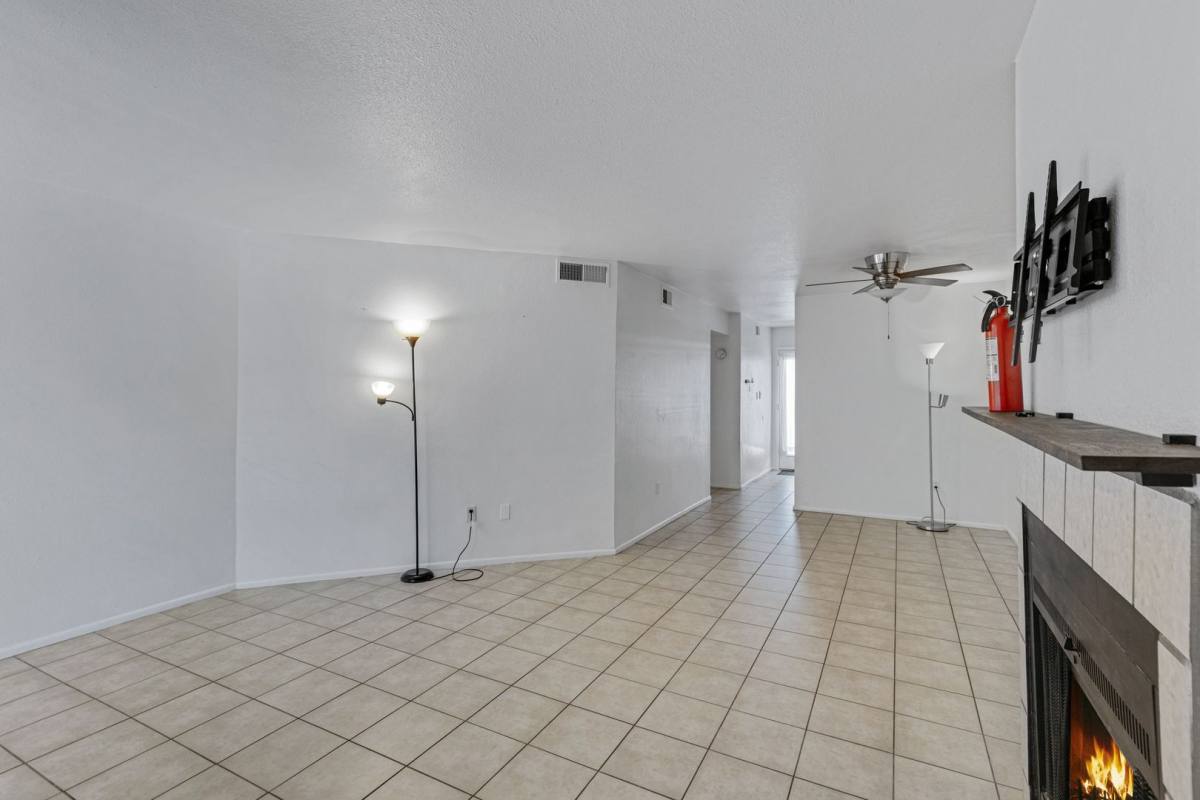 Condo for rent at 11640 N 51 Ave, Glendale, AZ 85304