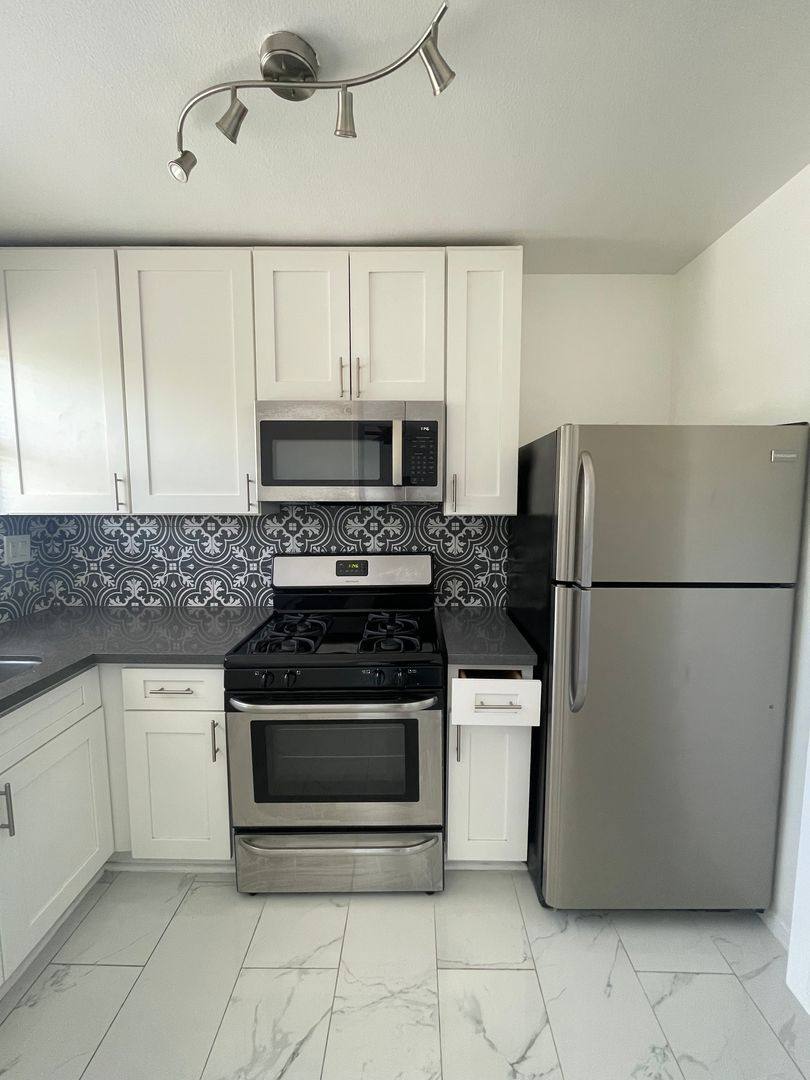 Townhouse for rent at 438-440 E Acacia Ave, Glendale, CA 91205