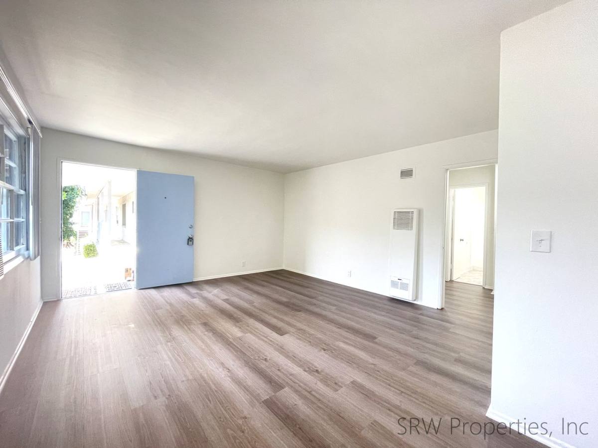 Apartment for rent at 4706-4708 Kester Ave, Sherman Oaks, CA 91403