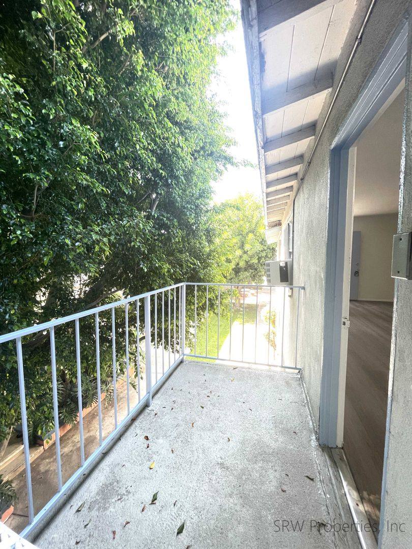 Apartment for rent at 4706-4708 Kester Ave, Sherman Oaks, CA 91403