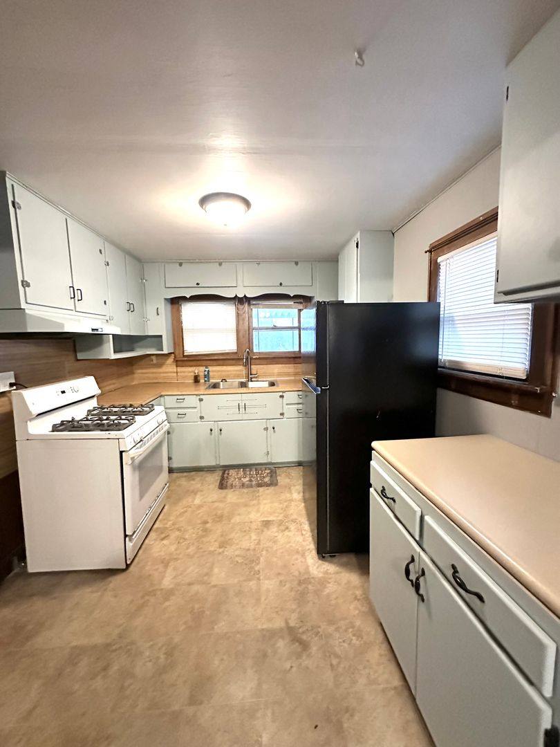 House for rent at 2348 N Campbell Ave, Springfield, MO 65803