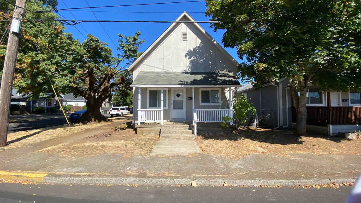 House for rent at 306 SE Maple St, Dallas, OR 97338