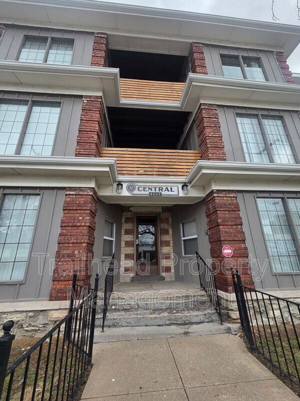 Apartment for rent at 3227 Central St #3, Kansas City, MO 64111